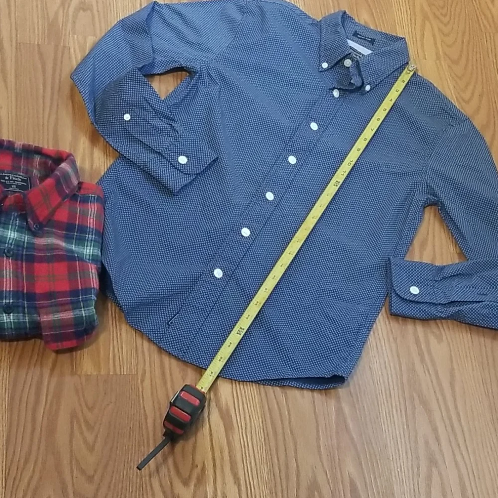 2 Abercrombie and‎ Fitch shirts xs